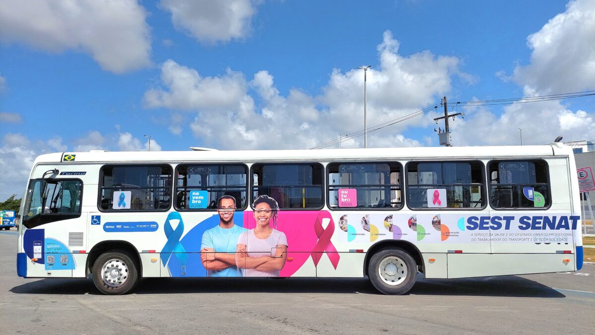 Ônibus alusivos ao outubro rosa e novembro azul