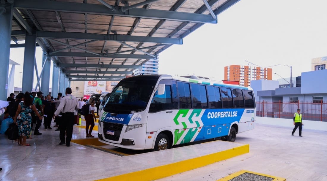 Ônibus da Coopertalse no Terminal Rodoviário em Aracaju
