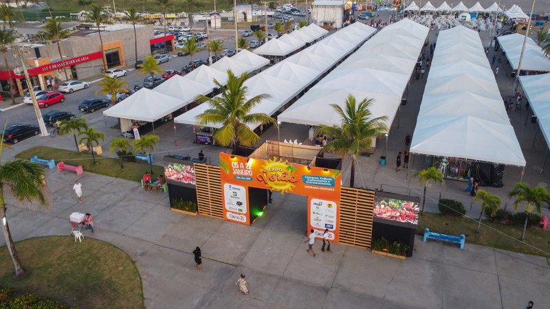 Fachada da Expo Verão 2024 na Orla de Atalaia