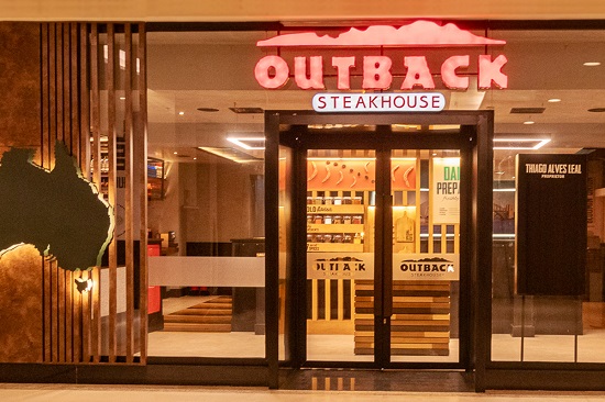 Fachada Outback Steakhouse no RioMar Shopping Aracaju