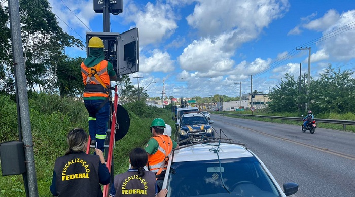 Radar eletrônico na rodovia