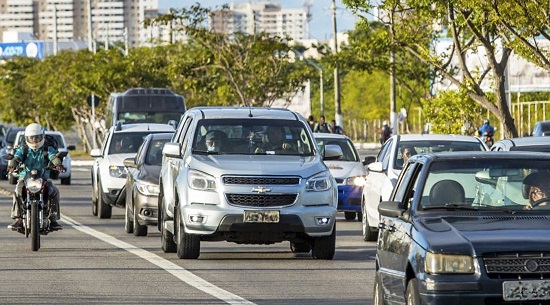 Carros na Avenida de Aracaju, Sergipe