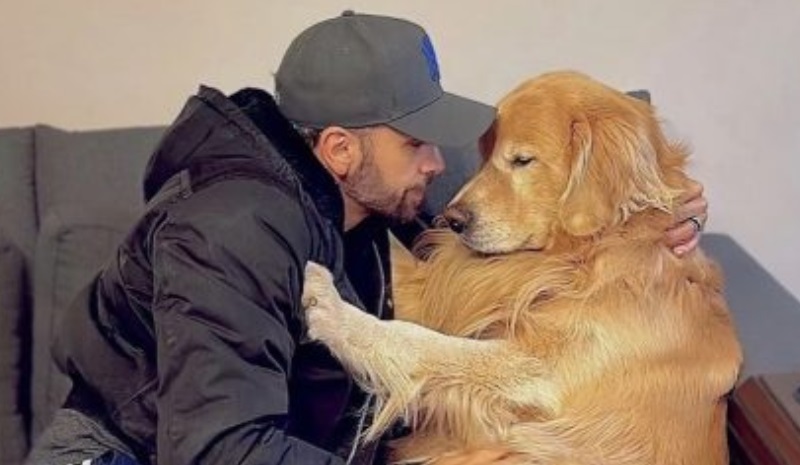 O tutor João Fantazzini e seu cachorro Joca