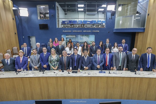 Diversas autoridades posando na CMA