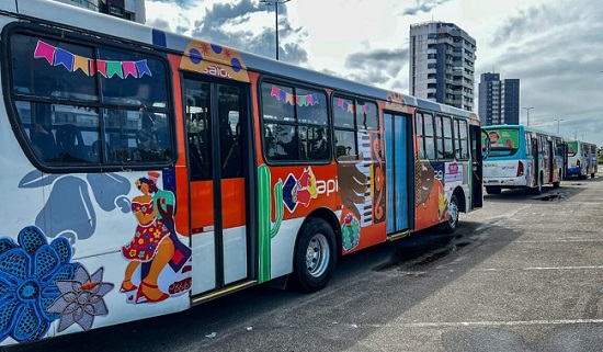 Ônibus enfileirado em Aracaju