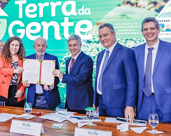 Marcio Macedo e Lula, Programa Nacional de Reforma Agrária