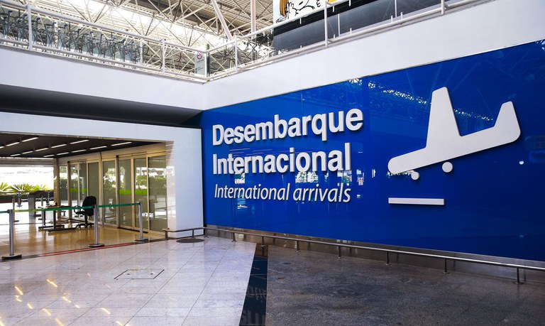 Aeroporto: area de embarque e desembarque