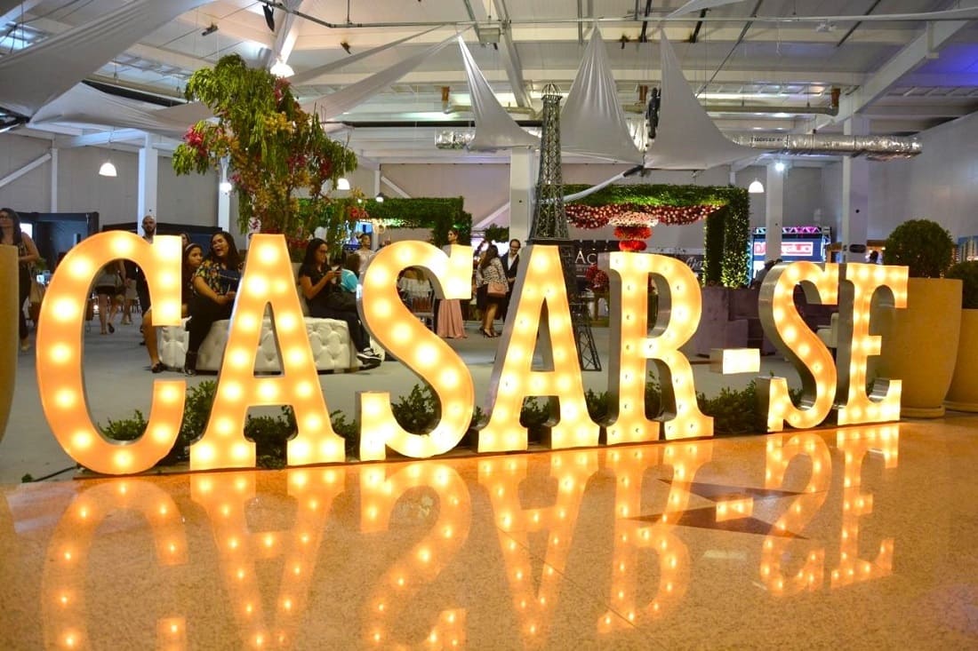 Letreiro gigante do Casar-se