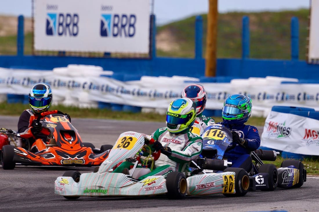 Karts  competindo no Kartódromo Emerson Fittipaldi-Aracaju