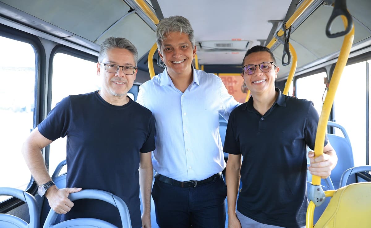 Senador Alessandro Vieira, prefeito Samuel Carvalho e o secretário de Mobilidade Urbana, Alan Mota