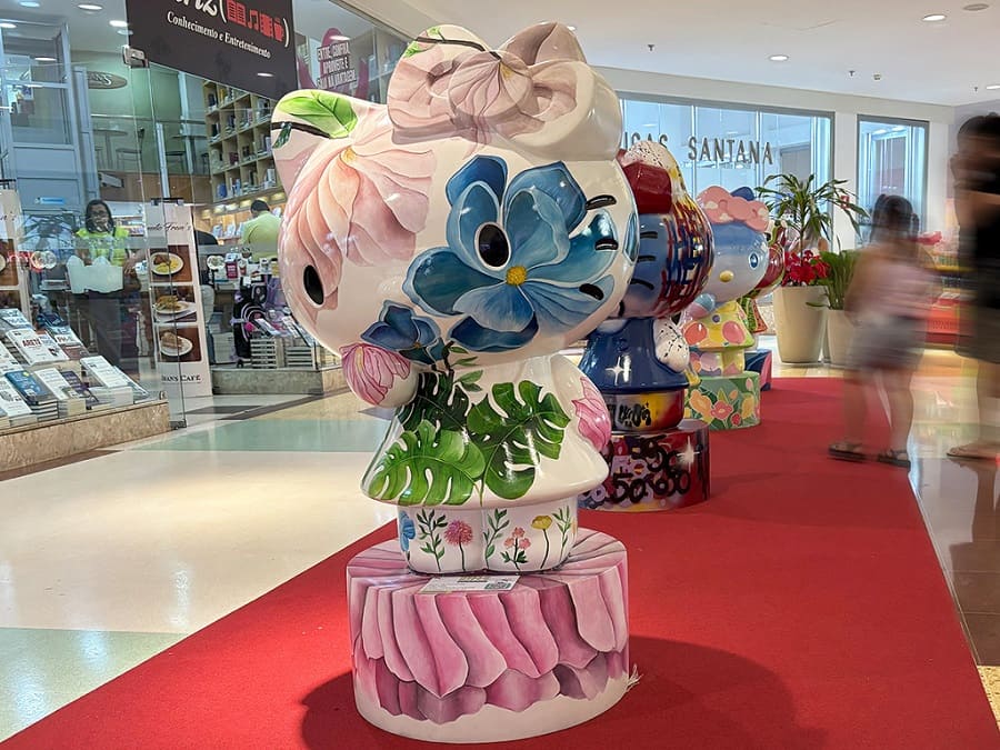 Boneco gigante da Hello Kitty 