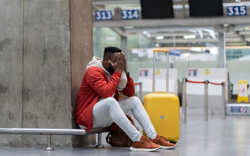 Homem no aeroporto