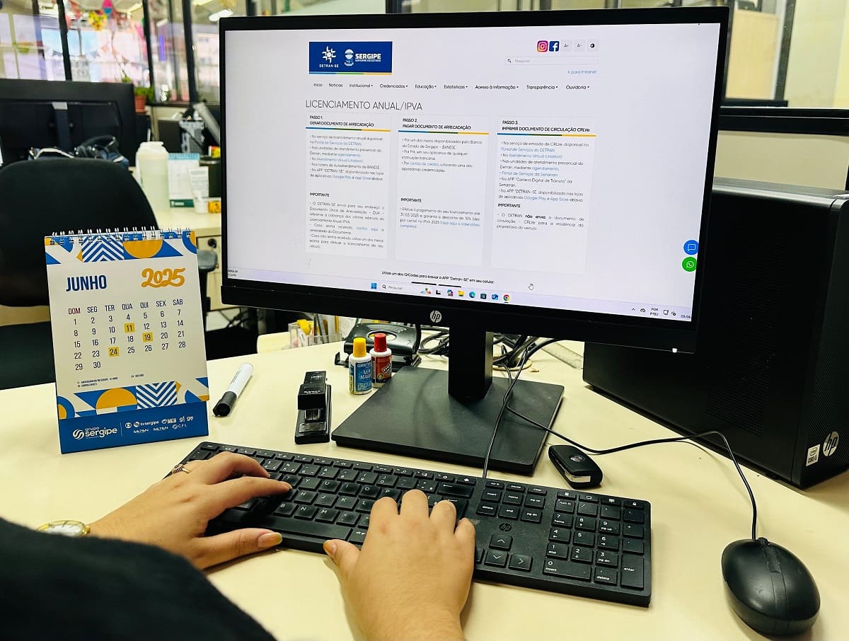 Site do Detran/SE na tela do computador