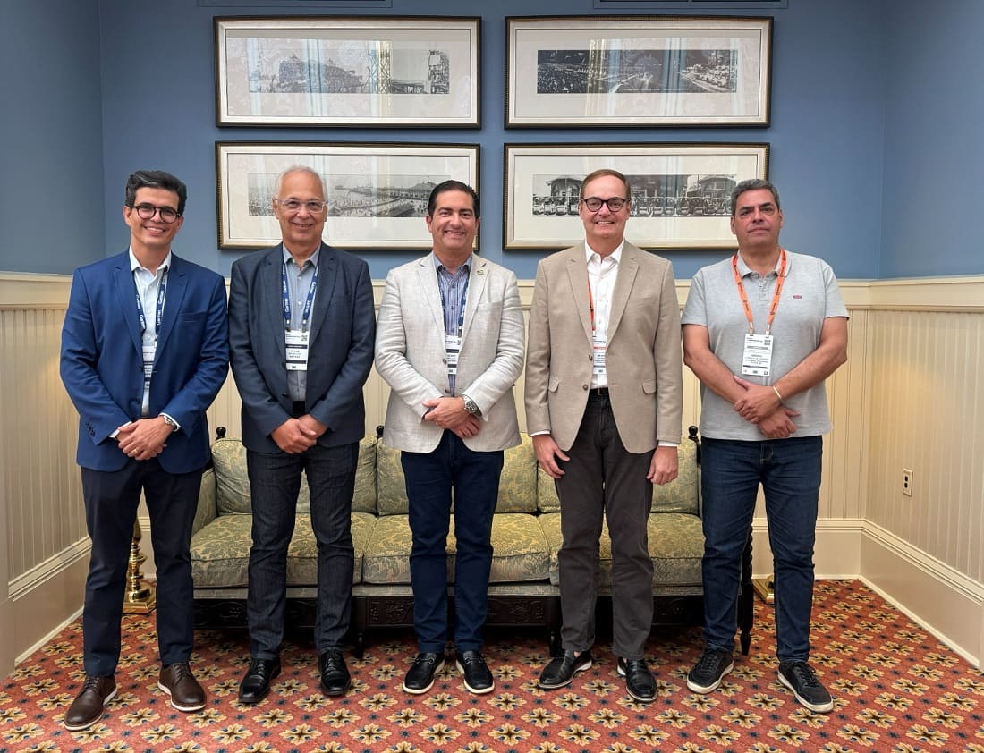 Aécio Dantas com os participantes do congresso