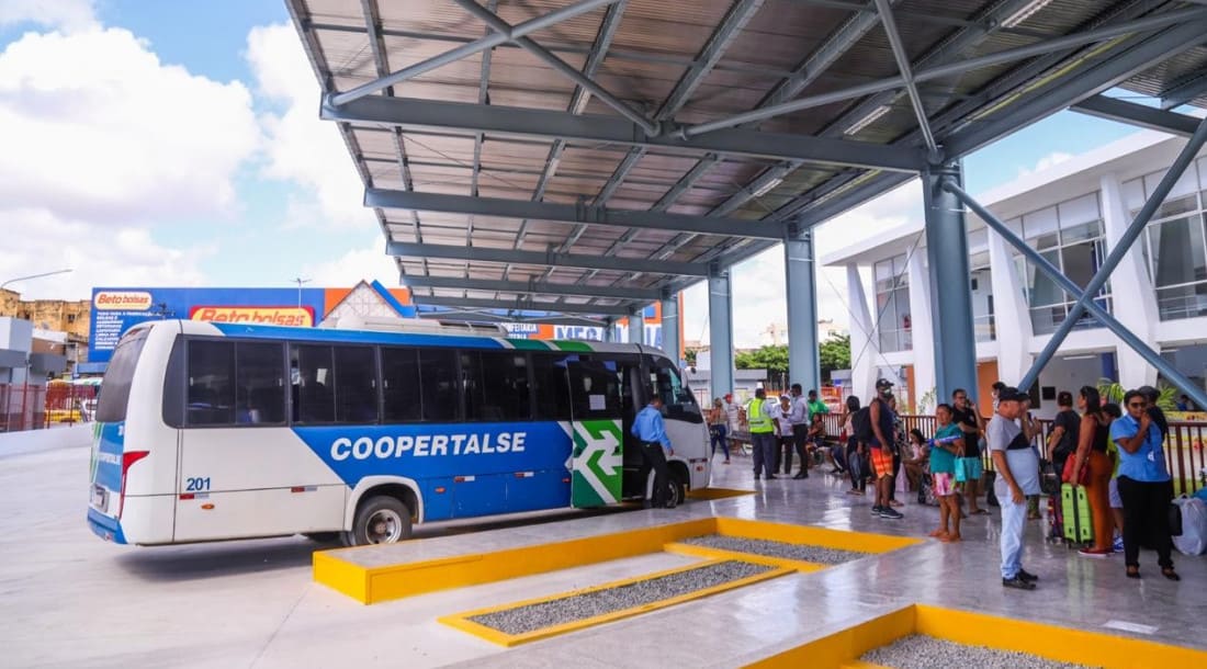 A partir da tarde desta sexta-feira (5) até a segunda-feira (7), o DER/SE anunciou que disponibilizará 30 veículos extras da frota reserva para o transporte público intermunicipal