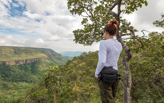 Turistas praticam o autocuidado em meio à natureza