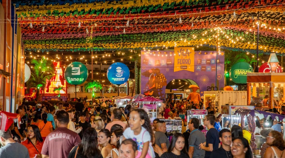 Público na entrada da Vila do Forró 2025