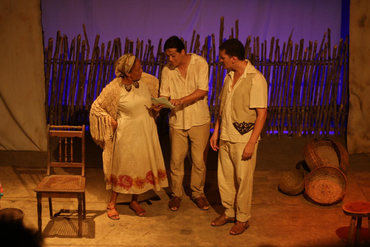 Peça teatral Anjos no palco