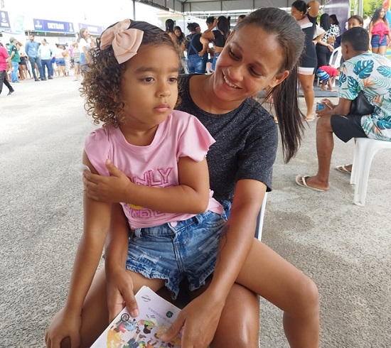 Andria Silva Santos e a pequena Isabel