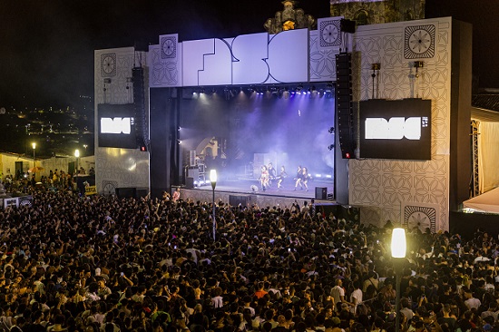 Palco e público no FASC 2023