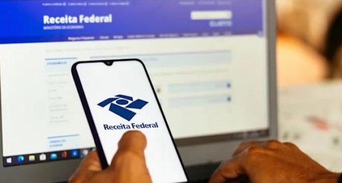 Aplicativo da Receita Federal na tela do celular