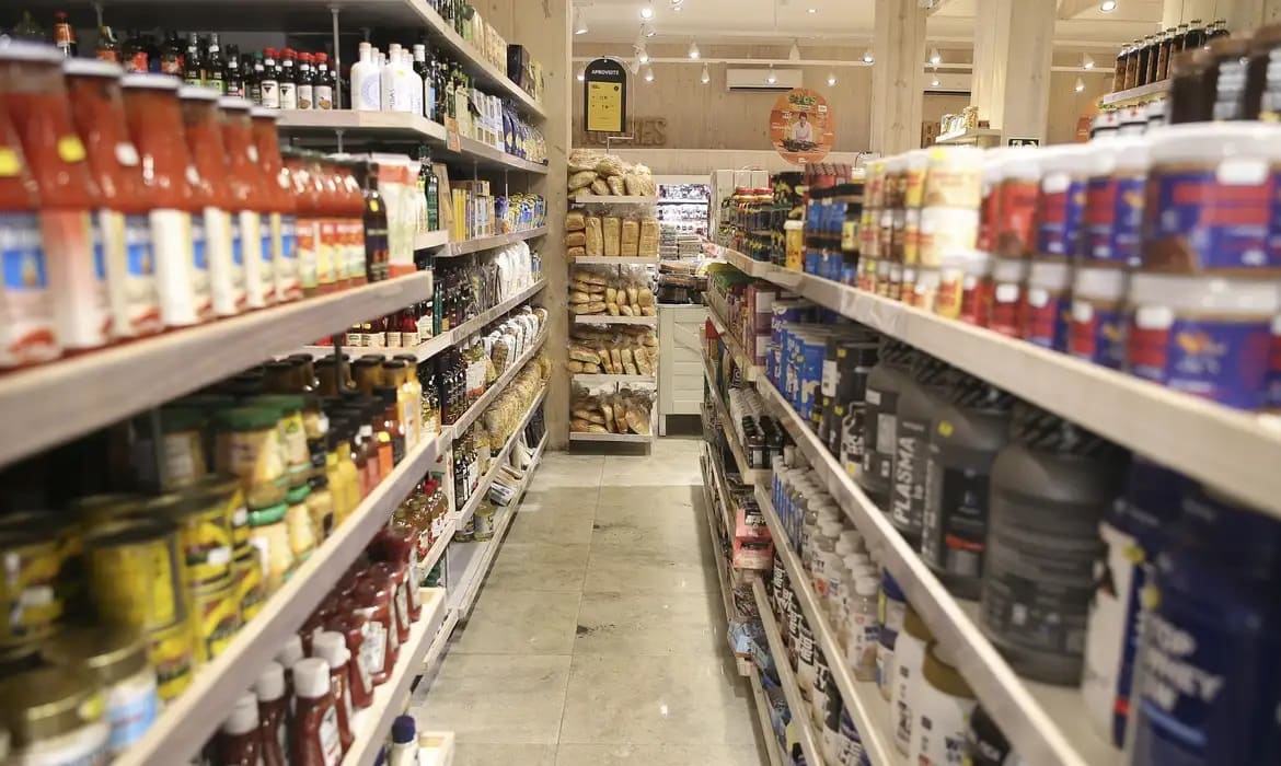 Prateleiras do supermercado