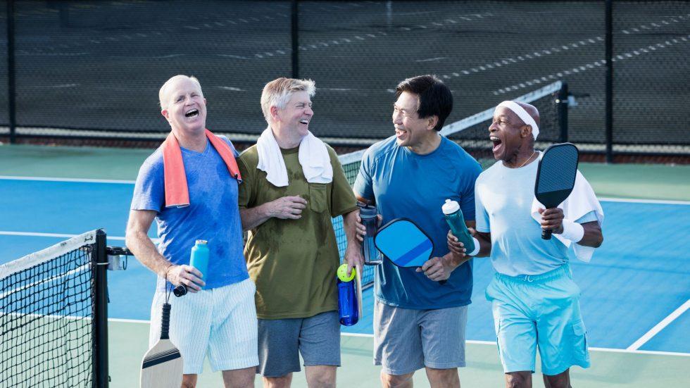 Quatro jogadores de pickleball