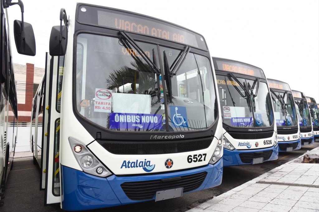 Ônibus enfileirado em Aracaju