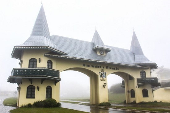 Gramado com chuva