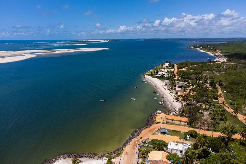 Praia do Saco, em Estância, de águas verdes e cristalinas, é conhecida como sendo uma das mais bonitas do Brasil / Foto: Arthuro Paganini/Arquivo Secom