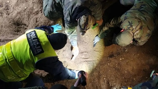 Esqueletos encontrados na Toca do Lobo