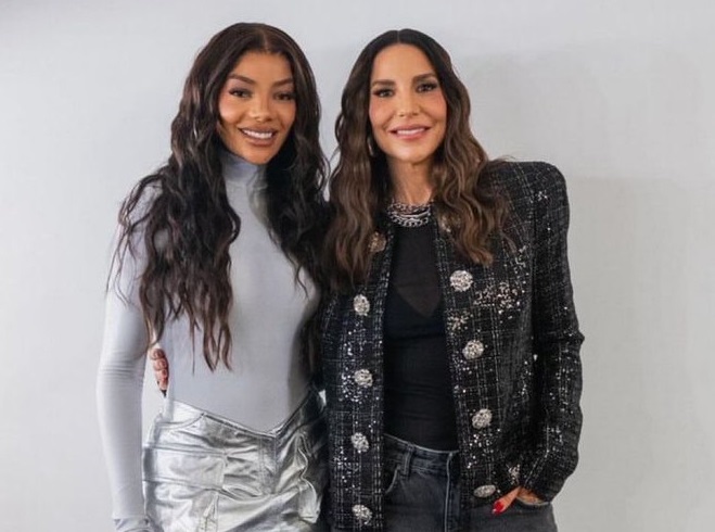 Ludmilla e Ivete posando juntas para foto