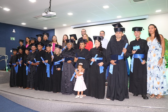 Formandos da turma do Sesc EJA