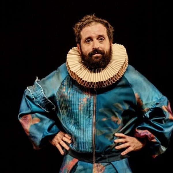 Humorista e escritor apresenta solo que transforma palavras, metáforas e expressões populares em humor (Foto: Priscila Prade)