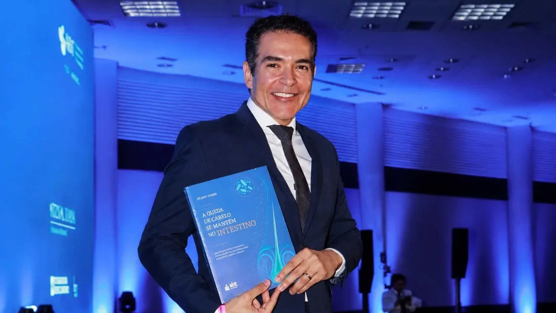 Médico sergipano Dr. Delmo Freire lança livro sobre saúde capilar em São Paulo  (3)
