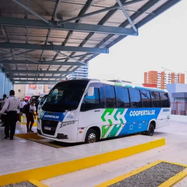 Onibus no Terminal Rodoviário-Aracajul-convertido-de-jpg