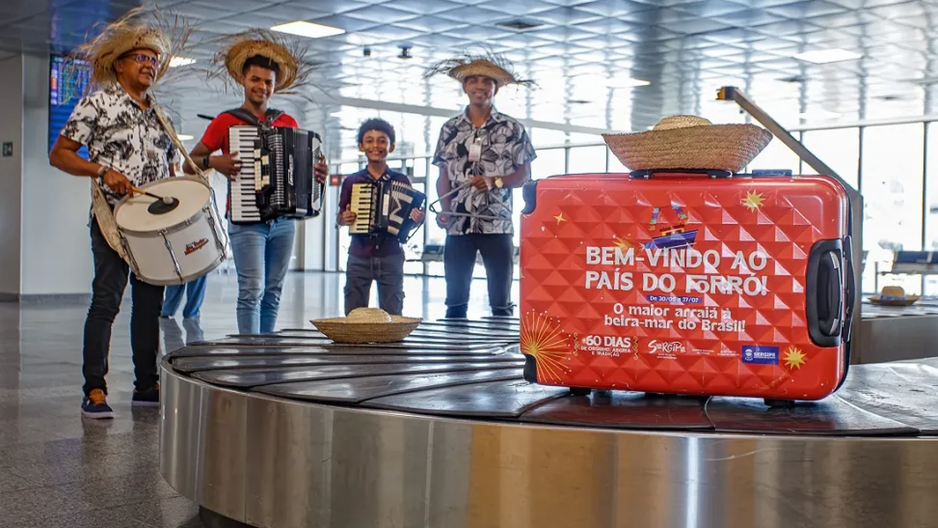 Recepção dos Turistas no Aeroporto - Igor Matias-3-convertido-de-jpg