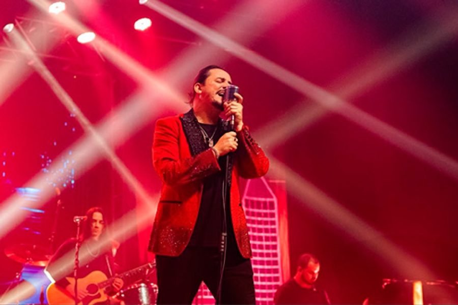 Dino Fonseca desembarca em Aracaju para show no Centro de Convenções