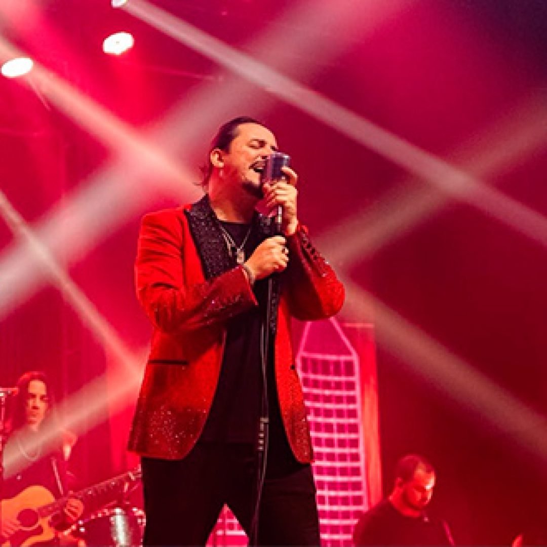 Dino Fonseca desembarca em Aracaju para show no Centro de Convenções
